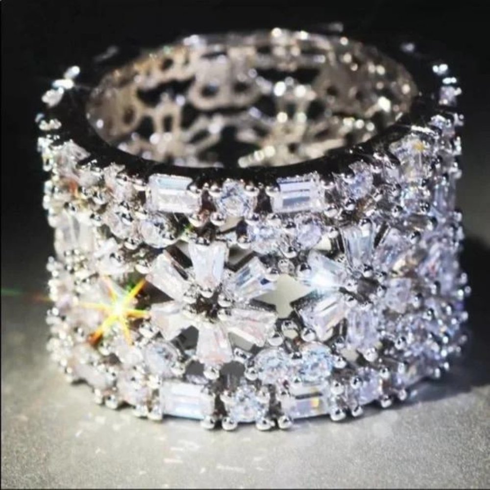 NEW 18 CT 925 STERLING SILVER DIAMOND RING, BEAUTIFUL RING, SHINY RING. - Picture 6 of 6